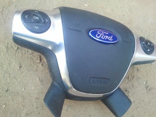 Ремонт накладки в руль на Ford Focus III