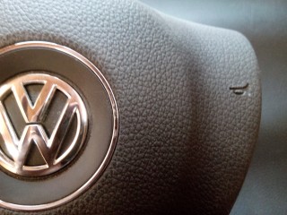 Ремонт накладки на руль Volkswagen Golf